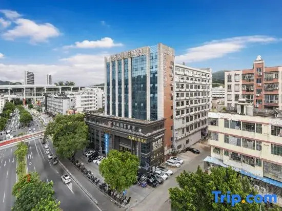 Tianmin Holiday Hotel (Guangzhou Baiyun Dayuan Light Rail Metro Station Store)