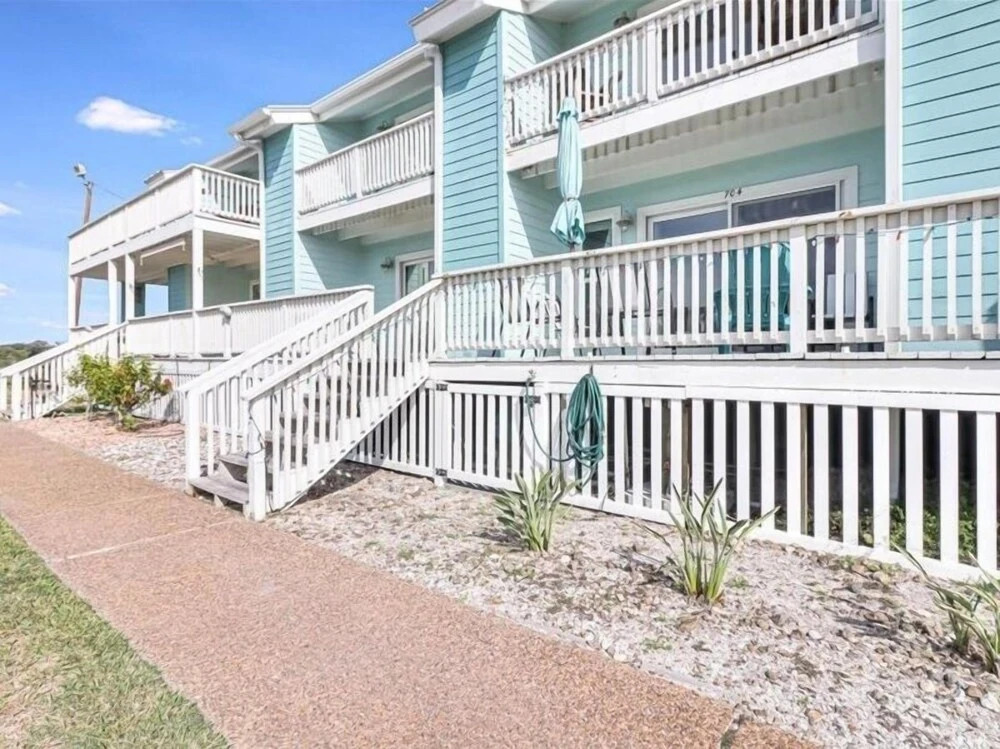Sunset Breeze 3 Bedroom Condo by RedAwning