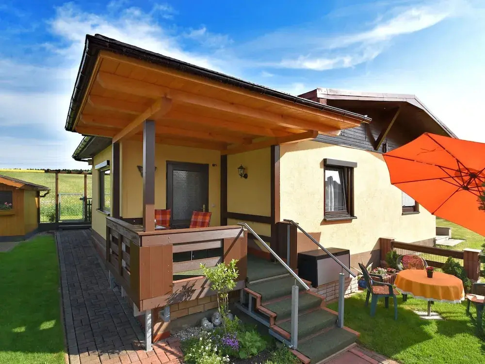 Cozy Holiday Home in Grossbreitenbach near Schwarza Valley