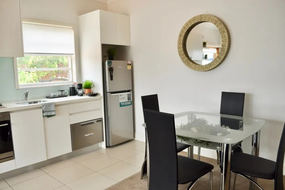 2 Bedroom Home in Kirribilli With a Great View