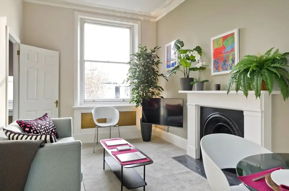 Charming Apartment Close to Kings Road Chelsea by Underthedoormat