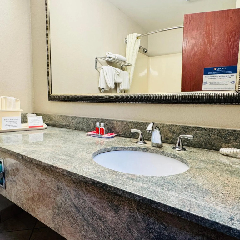 Econo Lodge Inn & Suites Monroe