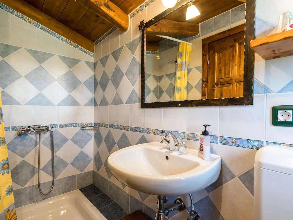 Elegant Villa in Istria with Outdoor Pool
