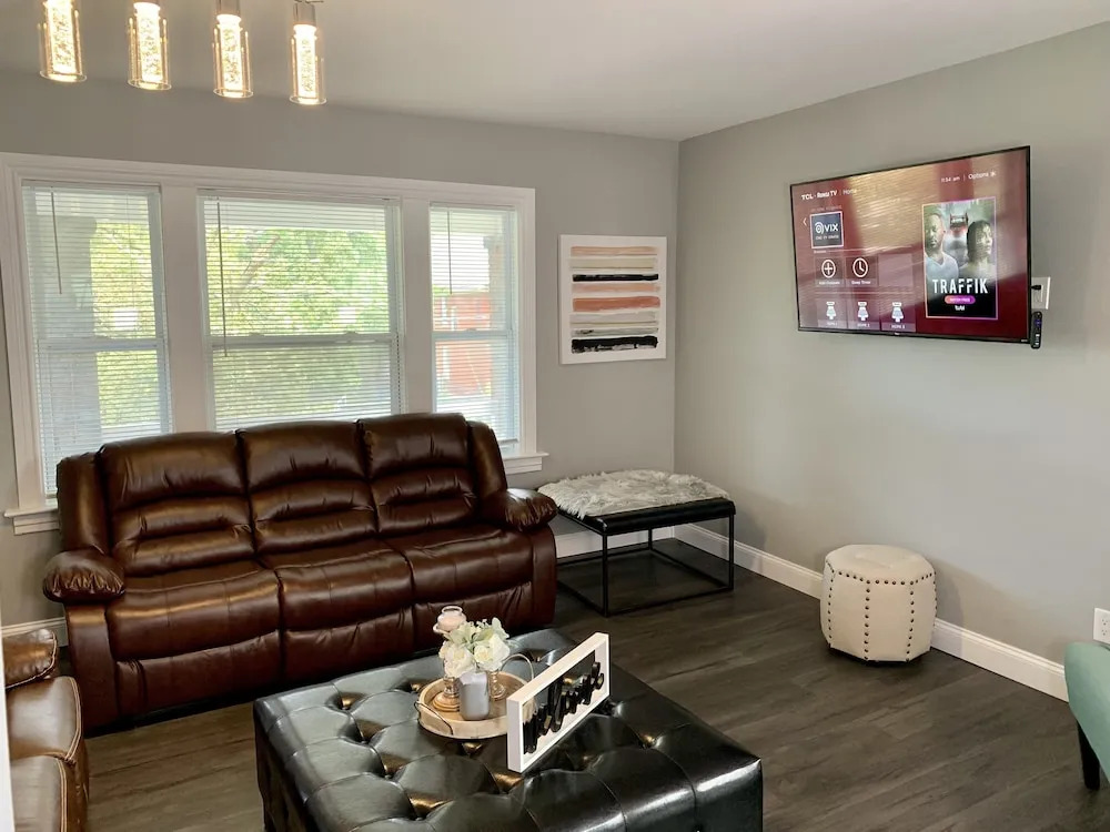 The Horseshoe Falls Villa- 6BR Free Parking, Minutes From Falls & Casino
