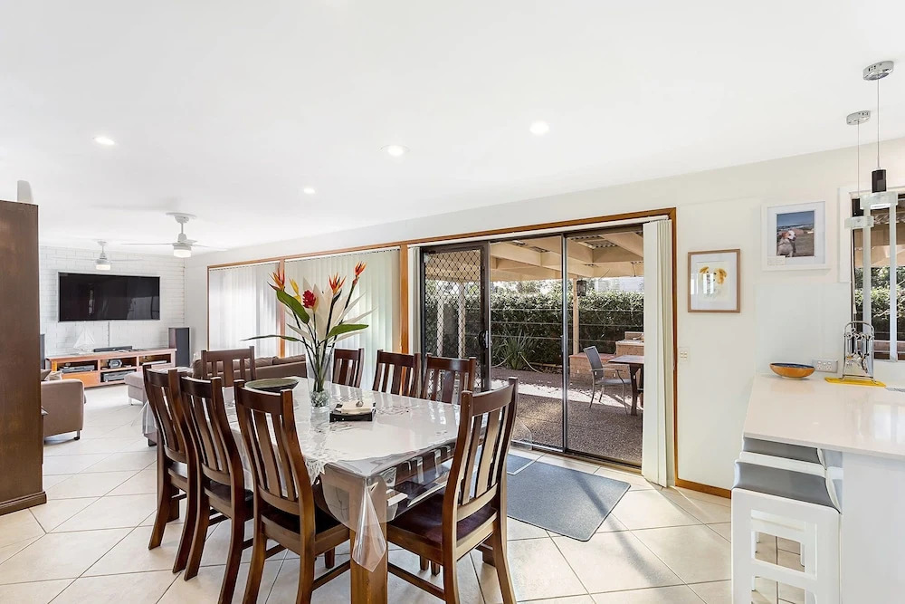 Campbell Avenue, 28