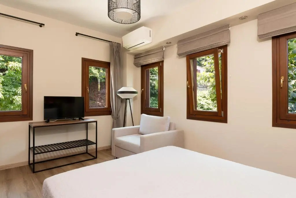 Άλυσσος suites