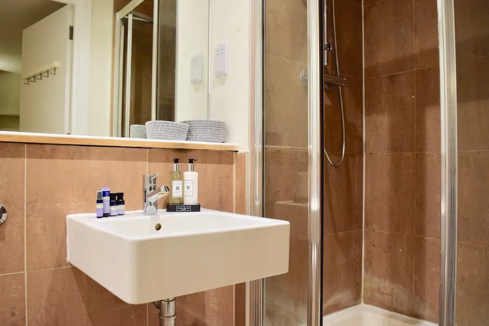 2 Bedroom Apartment in Haggerston