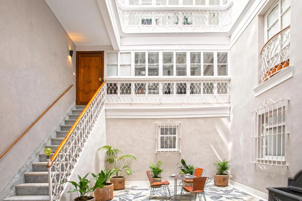 Bright & chic apartment in the heart of Cadiz. Plaza de España V