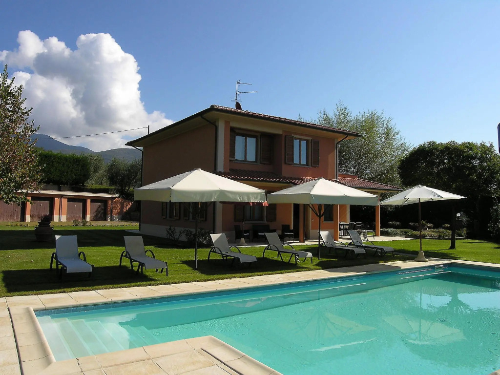 Villa in Tuscany with Private Pool & Views