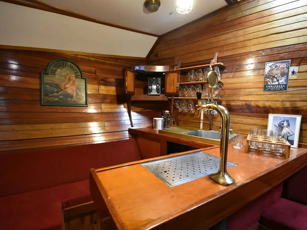 Lovely Boat in Rotterdam With Private Terrace