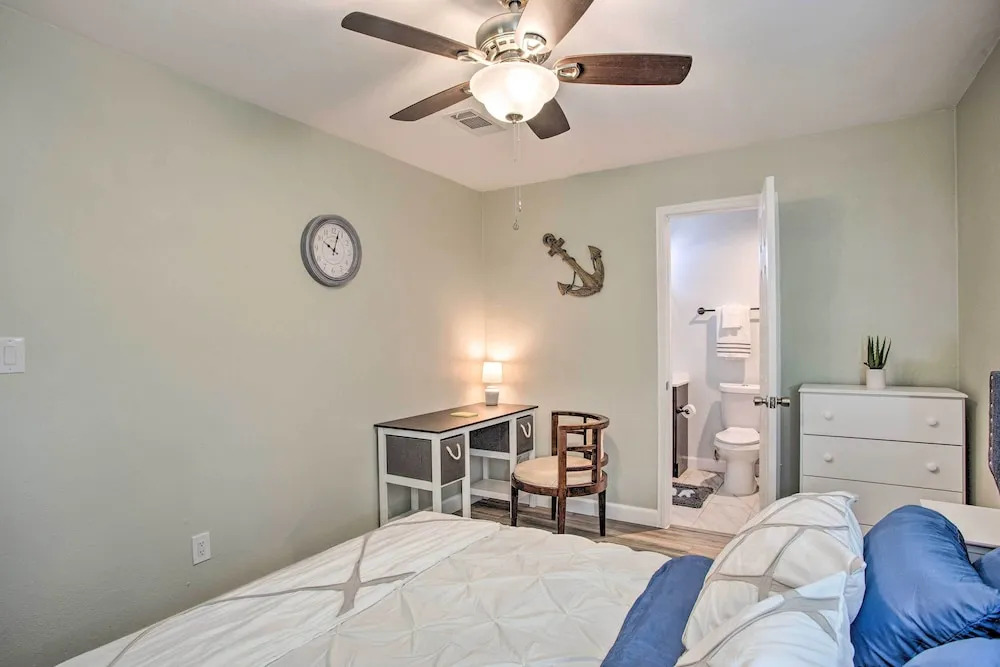 5 Mi to Dtwn: Family-friendly Fort Worth Home