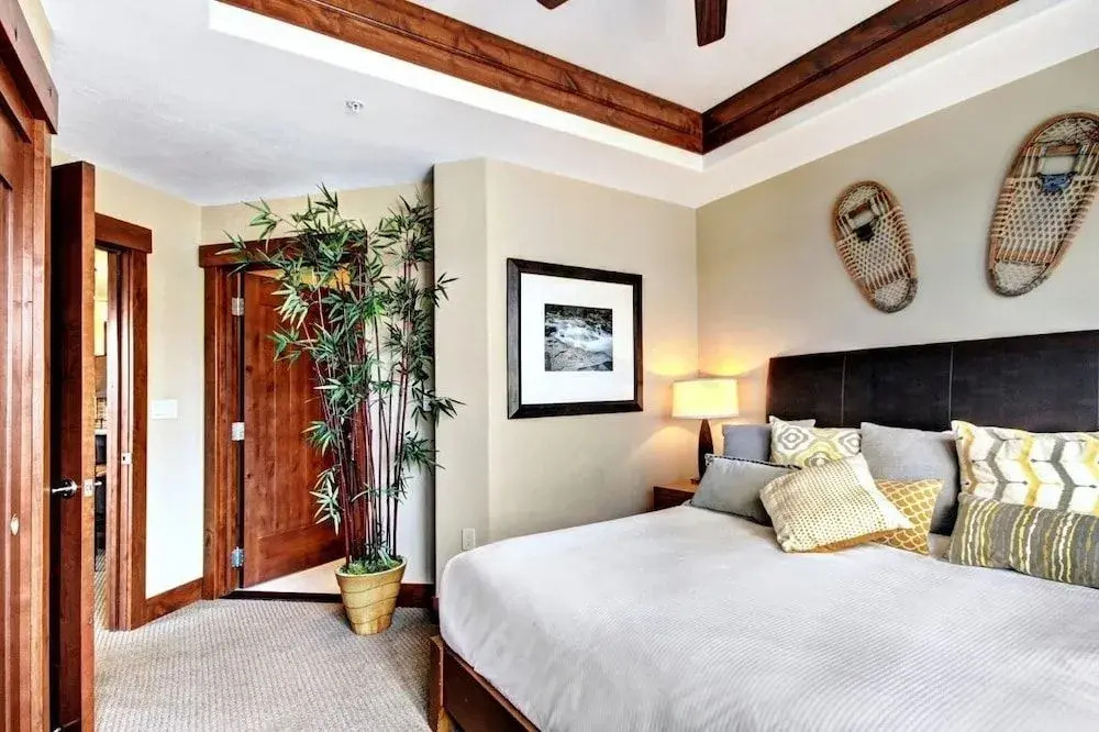 One Ski Hill Place S8322