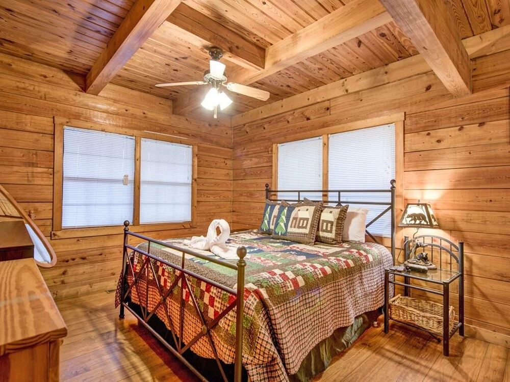 Mountain Top View, 4 Bedrooms, Sleeps 10, Arcade, Hot Tub, Air Hockey