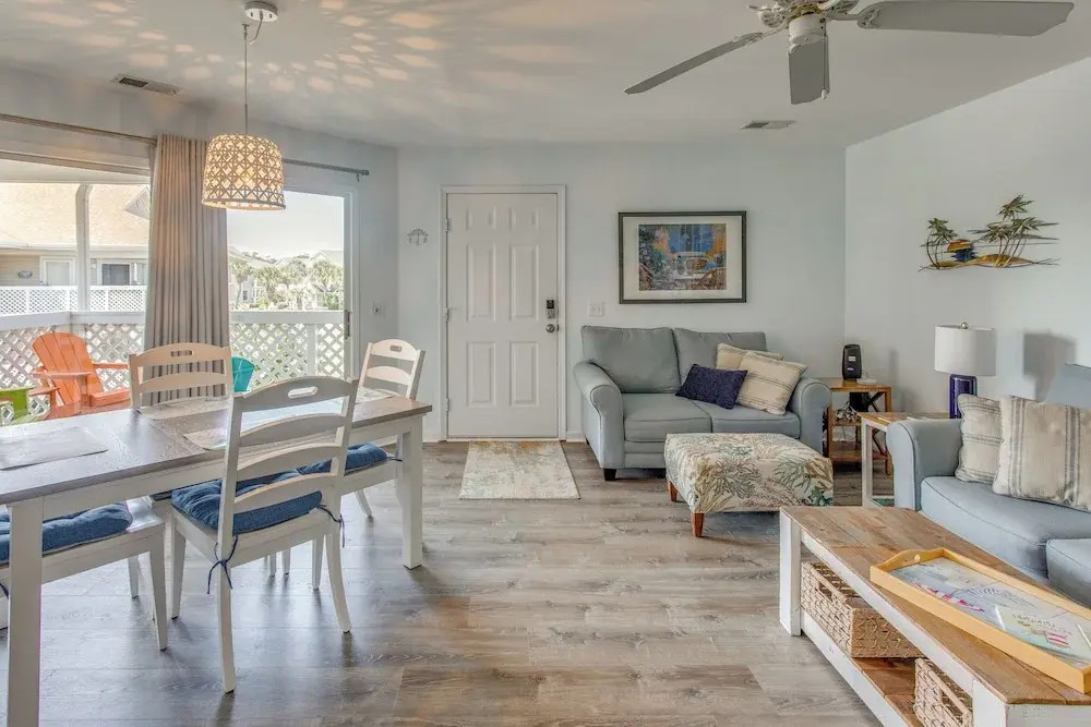 NMB Condo: Walk to the Beach or Use the Pool!