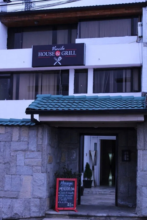 Vinilo House  Grill
