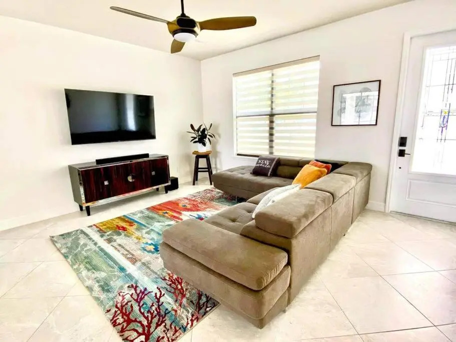 Blue Door Retreat - Luxury Pool Home - sleeps 8