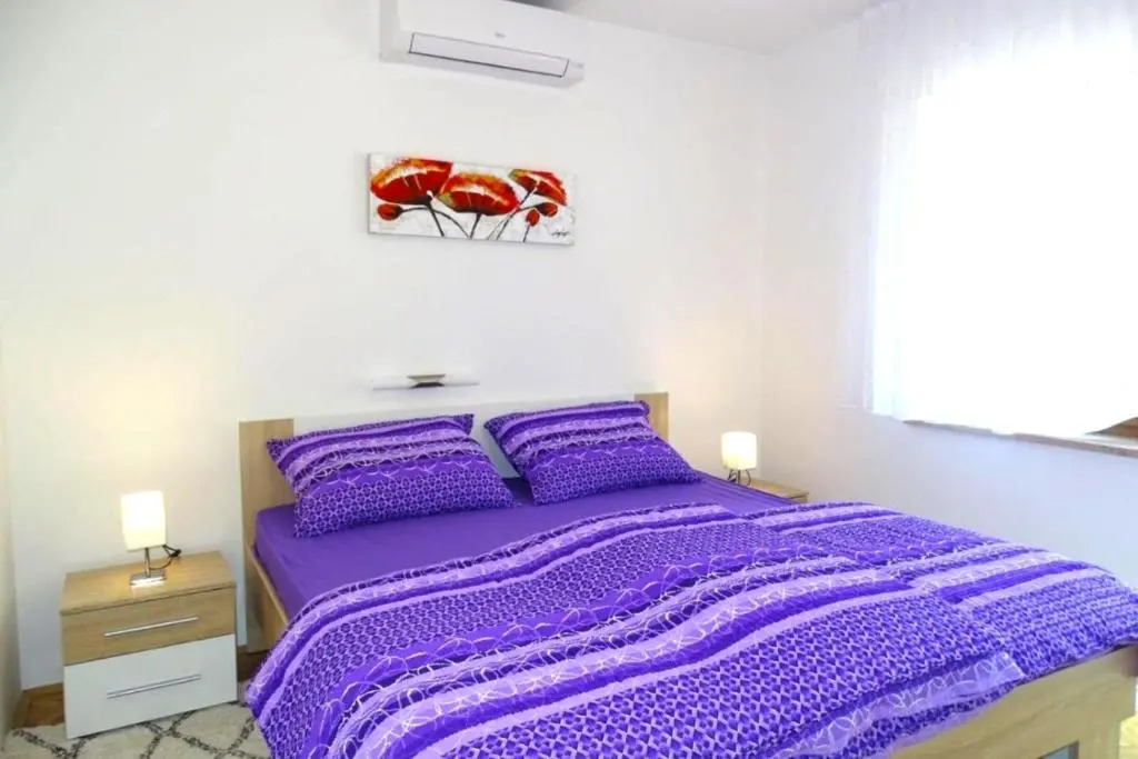 Kolpa Paradise Jacuzzi & Sauna - Happy Rentals