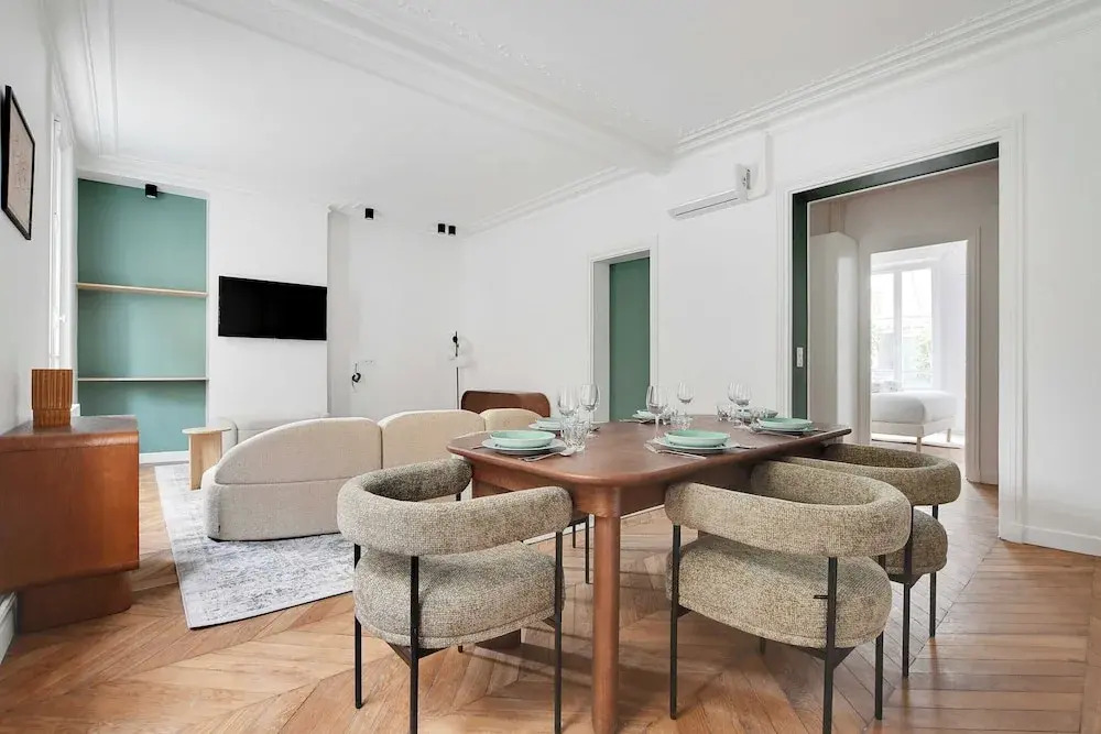 Elegant in Neuilly-sur-seine: A Charming Retreat