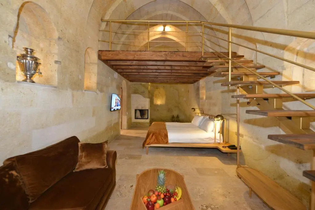 Evanthia Cave Suites