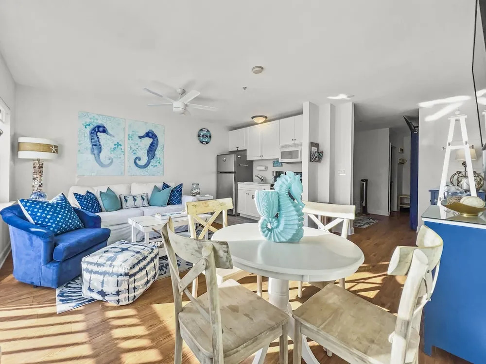 Golden On 30a 1 Bedroom Condo by RedAwning