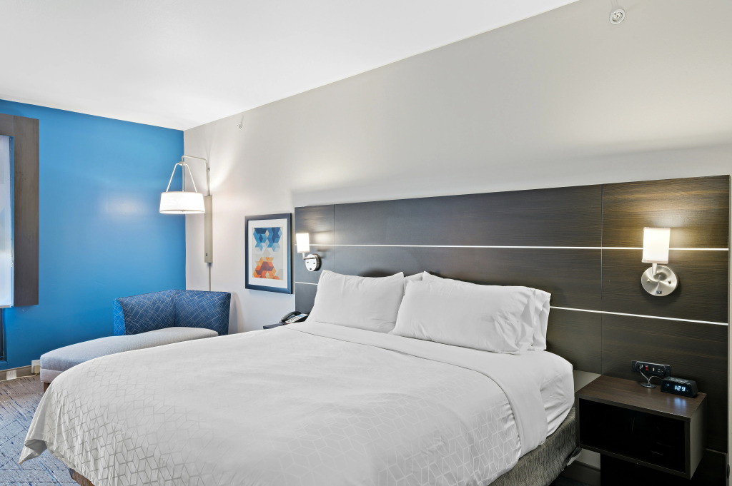 Holiday Inn Express & Suites White Hall by IHG
