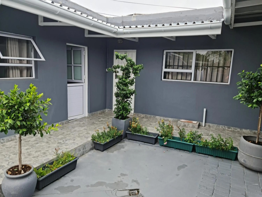 Hasate Guest House 10 Florence street Oakdale Belliville 7530 cape town south African