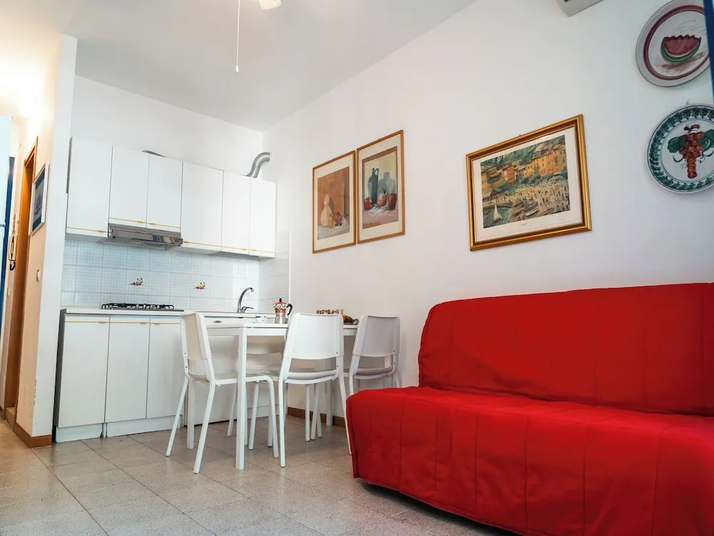 Beachside Elegant Studio for Four Guests