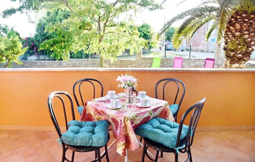 Bright Apartment in Zambratija
