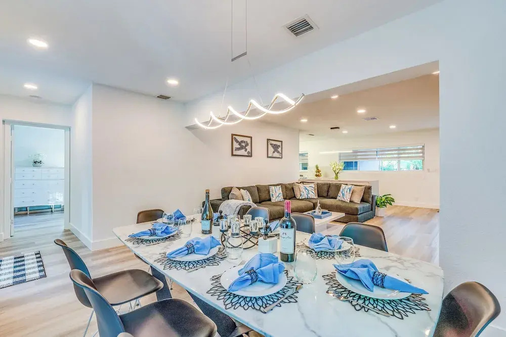 Friendly Fox Luxury Home with Pool & Spa