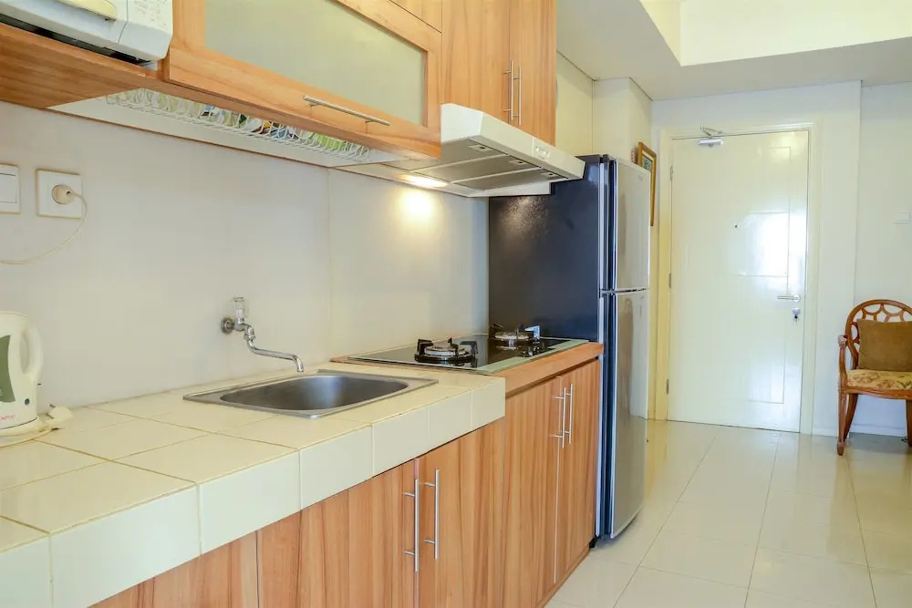 1 Vintage Bedroom at Cosmo Terrace Apartment by Travelio