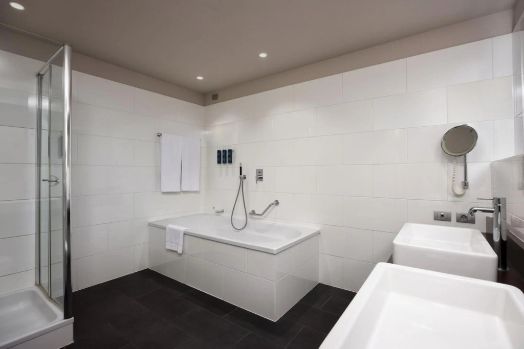 Отель Four Points by Sheraton Bolzano