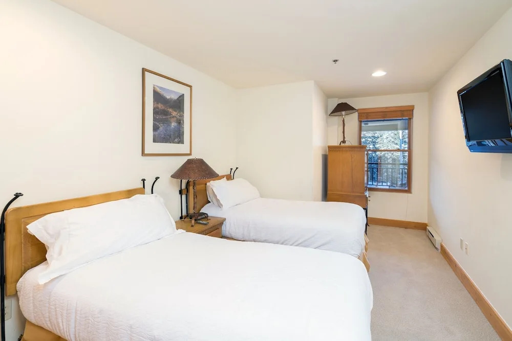 Bear Creek Lodge 109 2 Bedroom Condo by Alpine Lodging Telluride