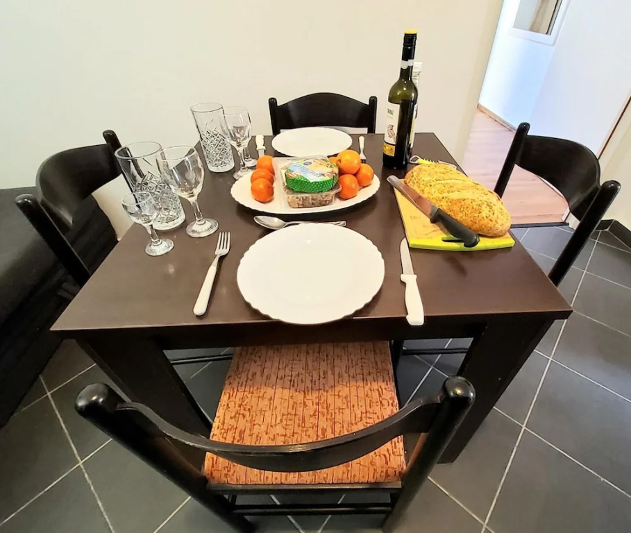 Apartment 11 Sleeps 4 Guests