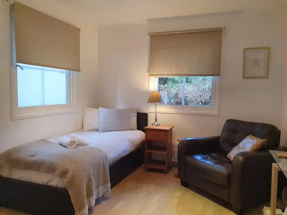 3 Bed House - Sleeps 5 - Sauna - Garden - Gym
