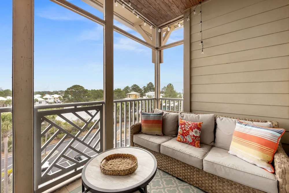 Remarkably Updated 3/2 in Seagrove Highlands - Gulf Views Sleeps 9