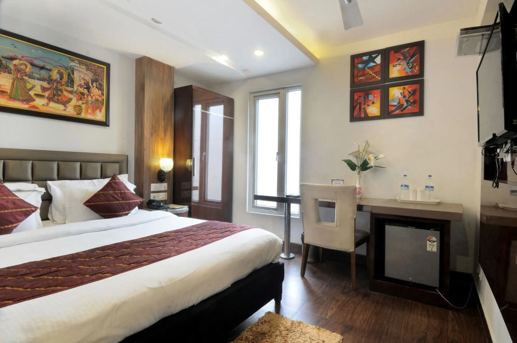 Check In Room Chuna Mandi