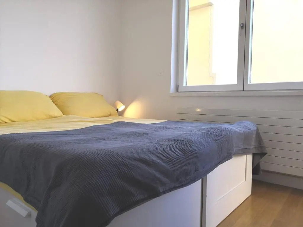 Izzy - 5 min walk from the main square