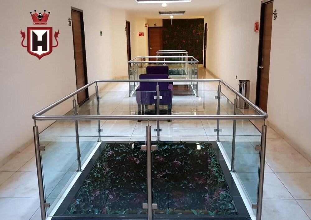 Hotel Leones