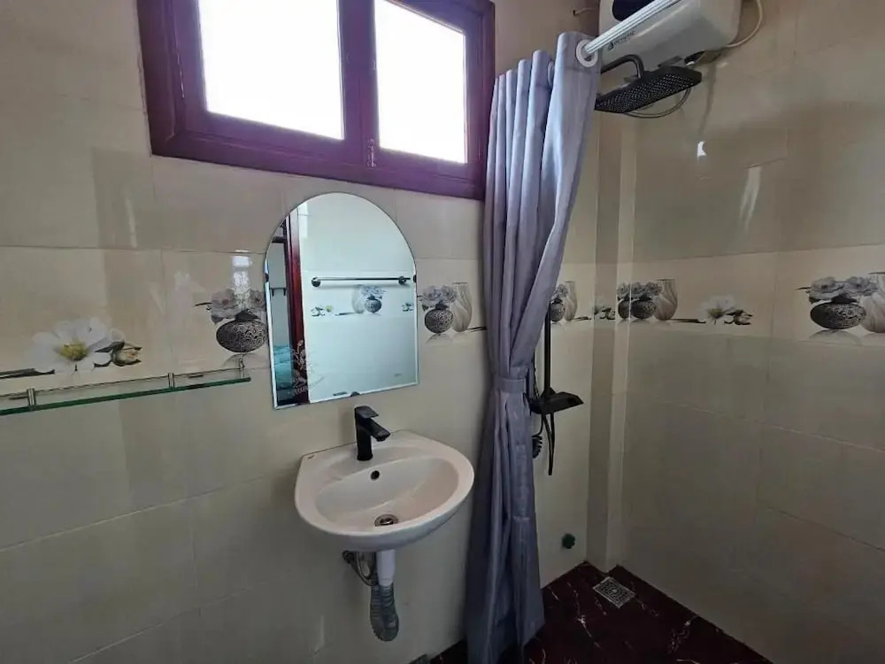H&H Diamond Nail Hotel