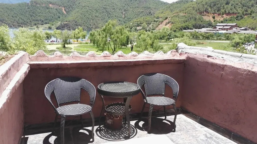 Luguhu Lakeside Apu Guest House