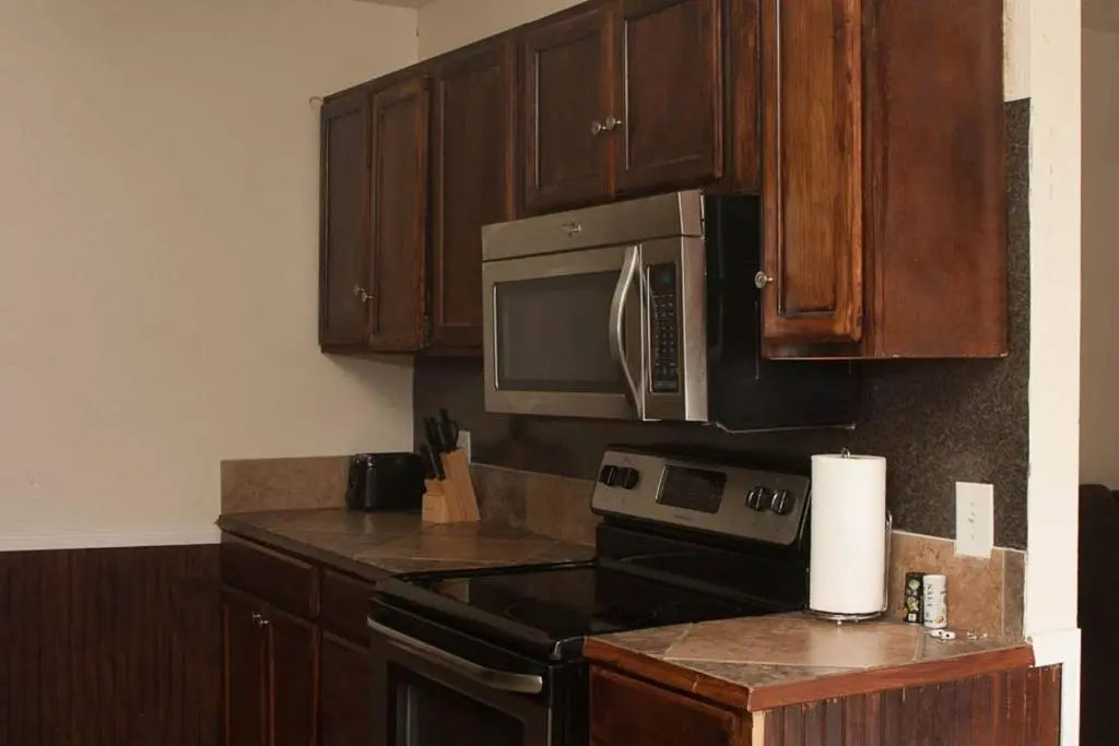 Less than 1 mile from Fort Sill 2 Bedrooms!!!!