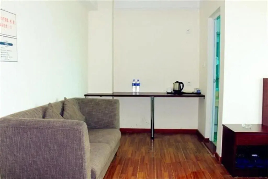 Yi Jia Holiday Hotel