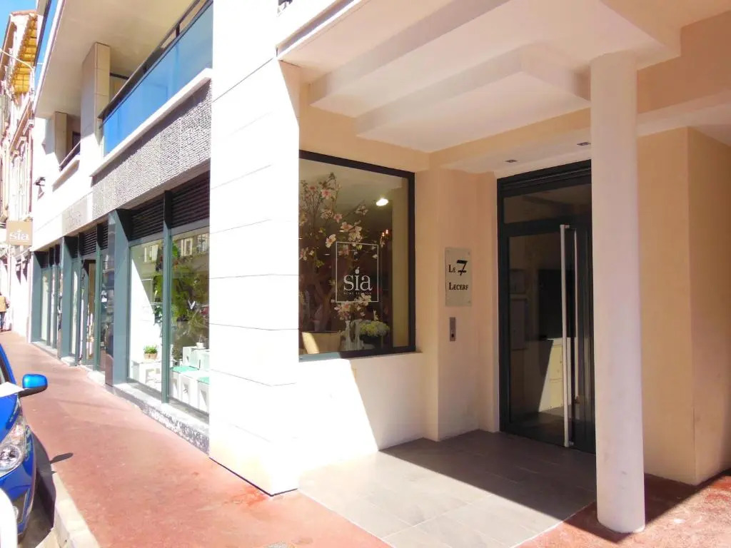 3 Bedrooms, 3 bathrooms central Cannes Lecerf 411