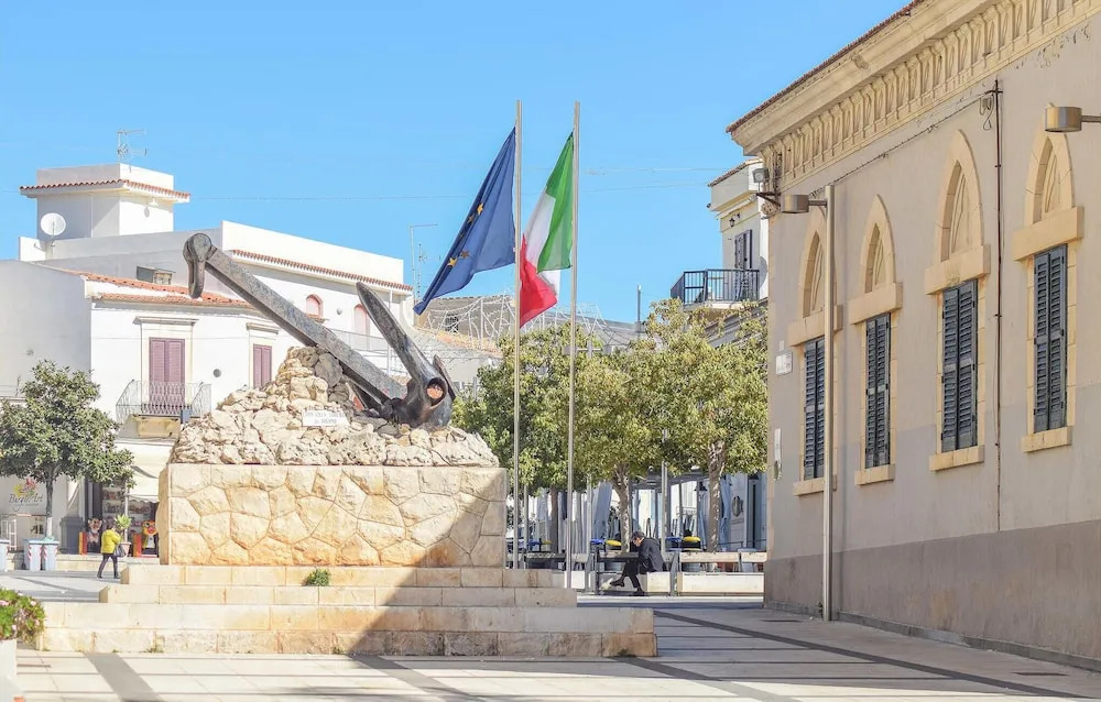 Amazing Apartment in Marina di Ragusa With Wifi and 3 Bedrooms