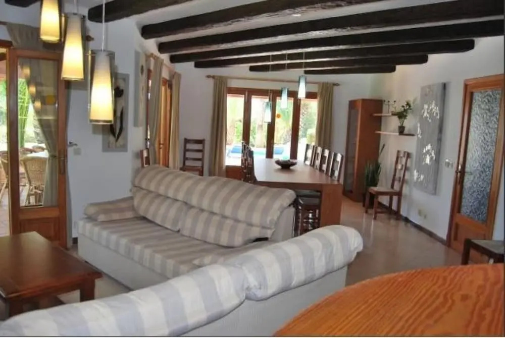 Villa - 5 Bedrooms with Pool and WiFi - 103974