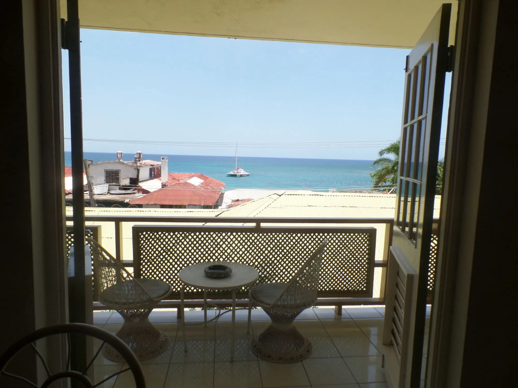 Rooms On the Hip Strip - Montego Bay