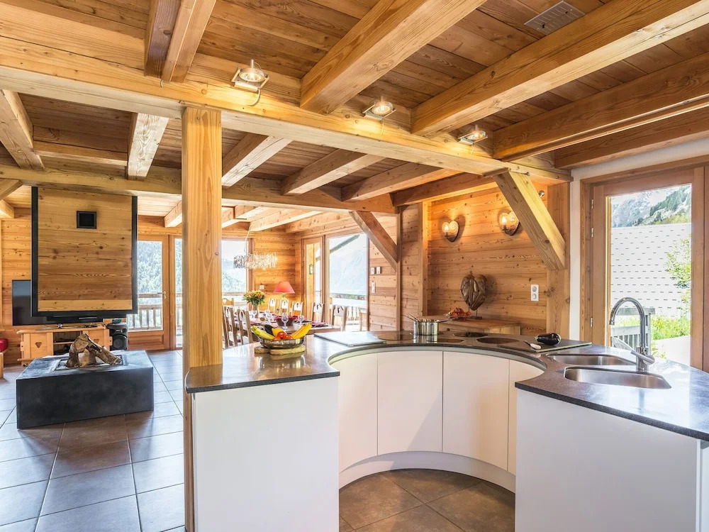 Luxurious Chalet in Vaujany French Alps with Balcony