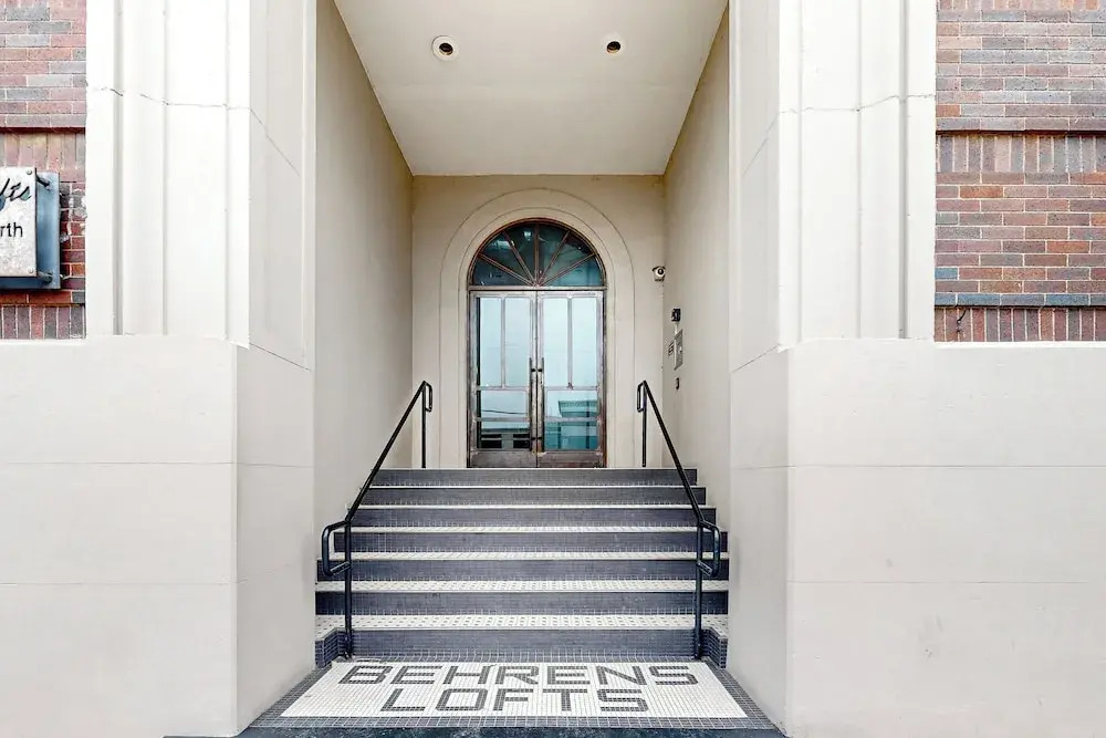 Luxe 1BR Downtown Loft in Historical Building