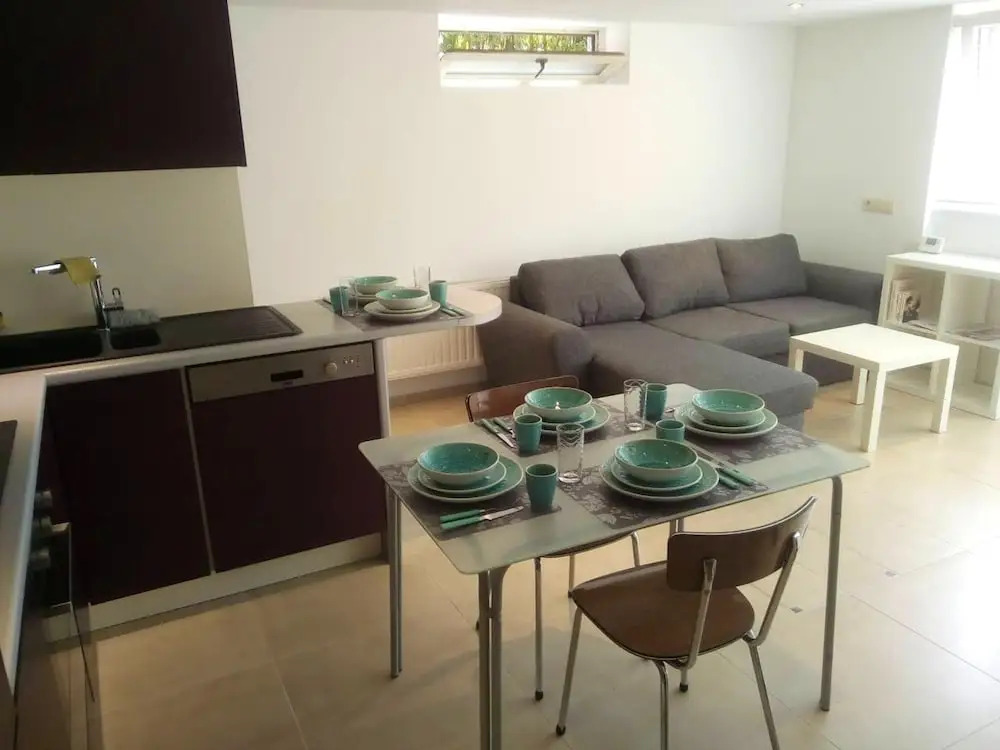 Apartment with 2 Bedrooms in Waterloo, with Wifi
