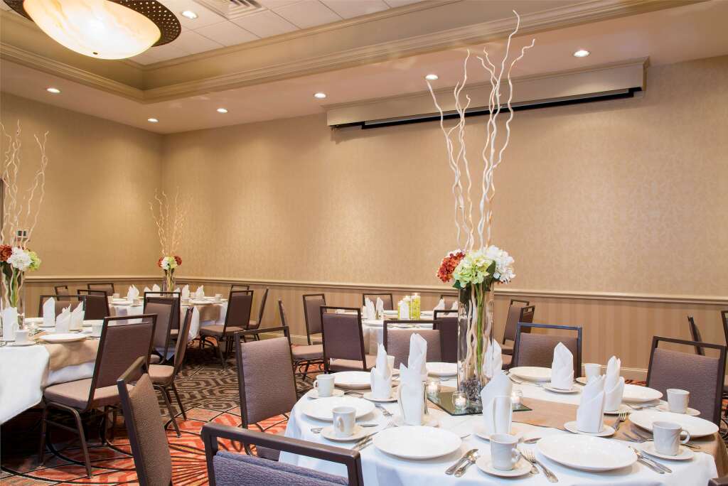 DoubleTree by Hilton Hotel Grand Rapids Airport